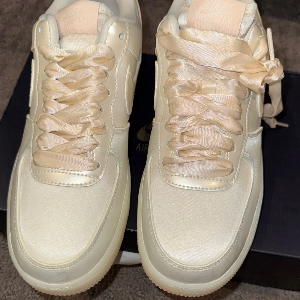 Nike WMNS Air Force 1 sneakers in Satin Color Sail-Barely Orange RARE Size 9! - Picture 9 of 16